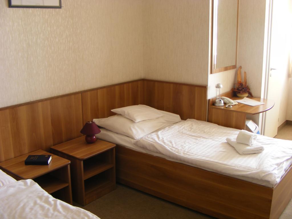 Hary Hotel Kecskemet Room photo