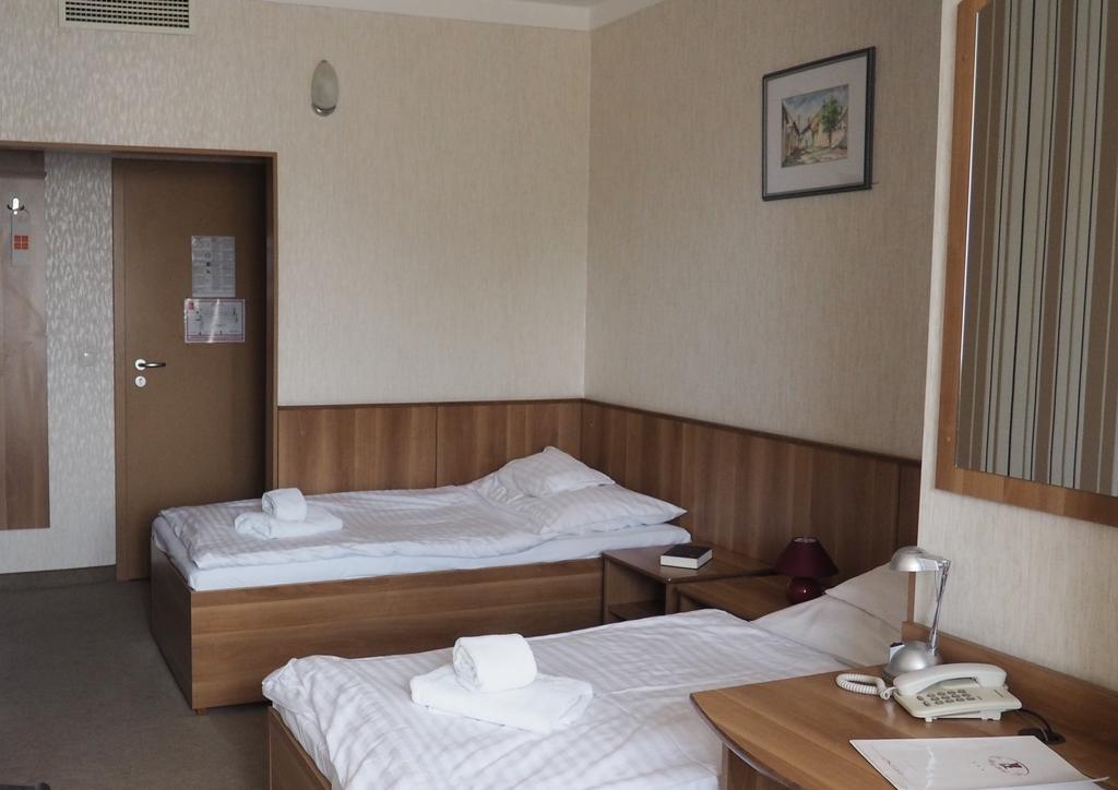 Hary Hotel Kecskemet Room photo